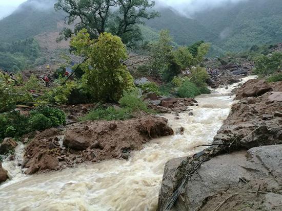 浙江山體滑坡27人失聯